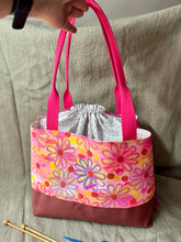 Load image into Gallery viewer, Drawstring  Tote - Daisies!

