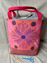 Load image into Gallery viewer, Large drawstring bag - Spiky flowers
