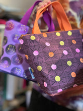Load image into Gallery viewer, Small Tote - Zipper closure - Multiple prints