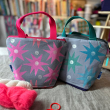 Load image into Gallery viewer, Small Tote - Star print with zipper