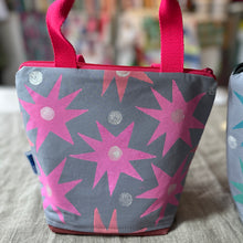 Load image into Gallery viewer, Small Tote - Star print with zipper