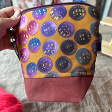 Load image into Gallery viewer, Yarn bowl- Bubbles and gold dots
