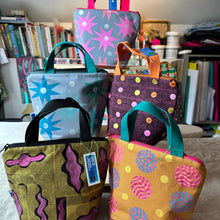 Load image into Gallery viewer, Small Tote - Zipper closure - Multiple prints