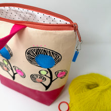 Load image into Gallery viewer, XL Zipper project bag - Bright flower print