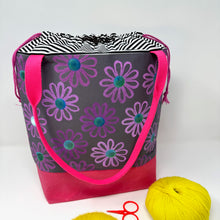 Load image into Gallery viewer, Large drawstring bag- Daisies
