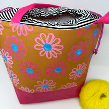 Load image into Gallery viewer, Large drawstring bag- Daisies