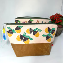 Load image into Gallery viewer, L zipper project bag- Acorns