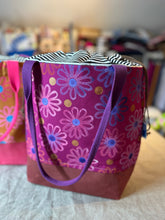 Load image into Gallery viewer, Large drawstring bag -Daisies and dots.