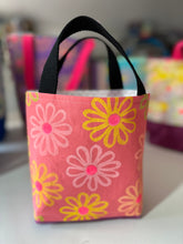 Load image into Gallery viewer, Tote - Small tote - Daisies
