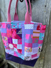 Load image into Gallery viewer, Patchwork tote bag for knitters mixing pink purple and cotton fabric
