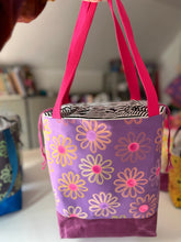 Load image into Gallery viewer, Large drawstring bag -Daisies and dots.
