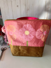 Load image into Gallery viewer, XL project bag - Flower print
