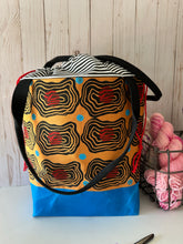 Load image into Gallery viewer, Large drawstring bag - Contour print
