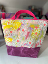 Load image into Gallery viewer, XL  Zipper project bag - Daisies
