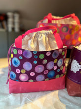 Load image into Gallery viewer, Drawstring  Tote - Deep berry bubbles
