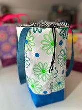 Load image into Gallery viewer, Large drawstring bag -Daisies and dots.
