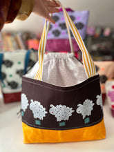 Load image into Gallery viewer, Drawstring tote- Sheepies
