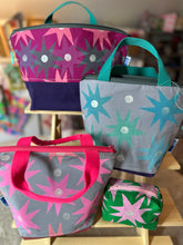 Load image into Gallery viewer, Small Tote - Star print with zipper
