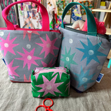 Load image into Gallery viewer, Small Tote - Star print with zipper
