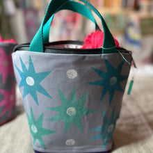 Load image into Gallery viewer, Small Tote - Star print with zipper
