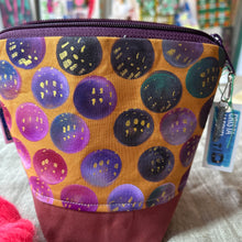 Load image into Gallery viewer, Yarn bowl- Bubbles and gold dots
