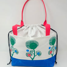 Load image into Gallery viewer, Drawstring  Tote - Flowers
