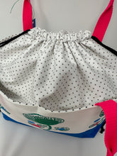 Load image into Gallery viewer, Drawstring  Tote - Flowers
