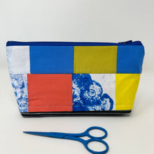 Load image into Gallery viewer, Notions bag with sturdy waxed canvas bottom - Patchwork cotton
