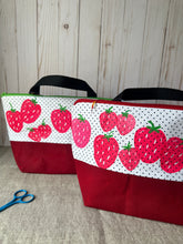 Load image into Gallery viewer, L  Zipper project bag- Strawberry
