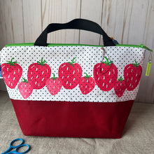 Load image into Gallery viewer, L  Zipper project bag- Strawberry
