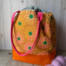 Load image into Gallery viewer, Large drawstring bag  - Daisy pattern

