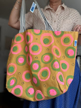 Load image into Gallery viewer, Festival shopping bag - Gold and green
