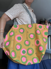 Load image into Gallery viewer, Festival shopping bag - Gold and green
