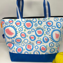 Load image into Gallery viewer, XL  Zipper project bag - Painted dots
