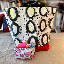 Load image into Gallery viewer, Big tote-Bold black circles with neon pop
