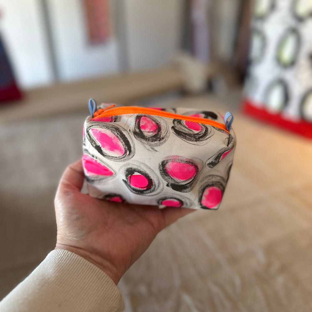 Mini boxy bottom notions bag - Hot pink dots
