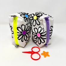 Load image into Gallery viewer, Mini Boxy bottom notions bags - Daisies
