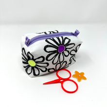 Load image into Gallery viewer, Mini Boxy bottom notions bags - Daisies

