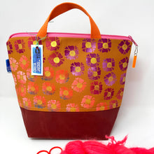 Load image into Gallery viewer, XL  Zipper project bag - Small flowers
