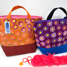 Load image into Gallery viewer, XL  Zipper project bag - Small flowers
