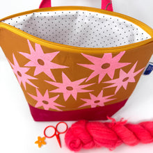 Load image into Gallery viewer, XL  Zipper project bag - Pink stars
