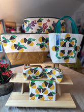 Load image into Gallery viewer, L zipper project bag- Acorns
