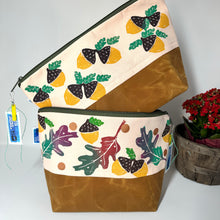 Load image into Gallery viewer, L zipper project bag- Acorns
