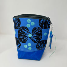 Load image into Gallery viewer, Yarn bowls
