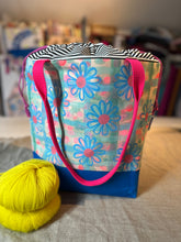 Load image into Gallery viewer, Large drawstring bag -Daisies and dots.
